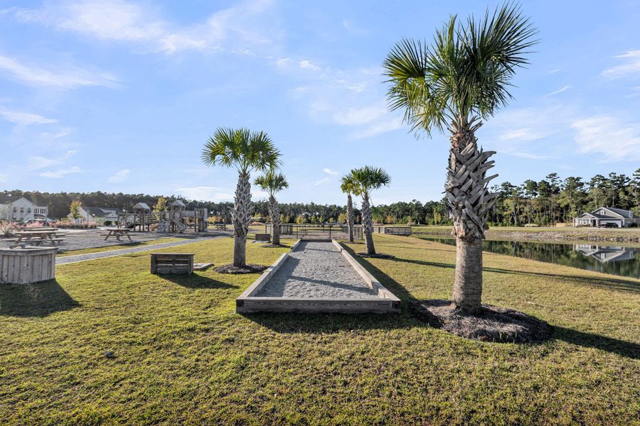 Community amenities in French Quarter Creek, Huger (Image 37).