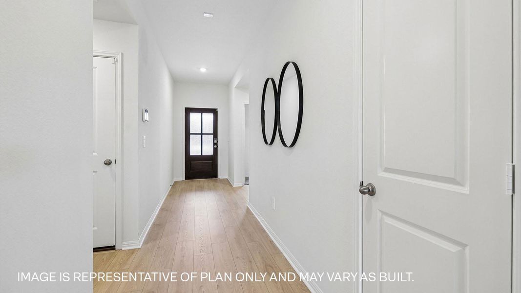Spacious, unfurnished interior of a new home in Bar W Ranch, Leander (Image 20).