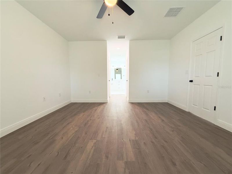 Spacious, unfurnished interior of a new home in , Port Charlotte (Image 26).