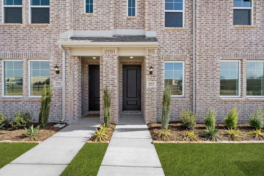 26_7617 Dakota- Front-3