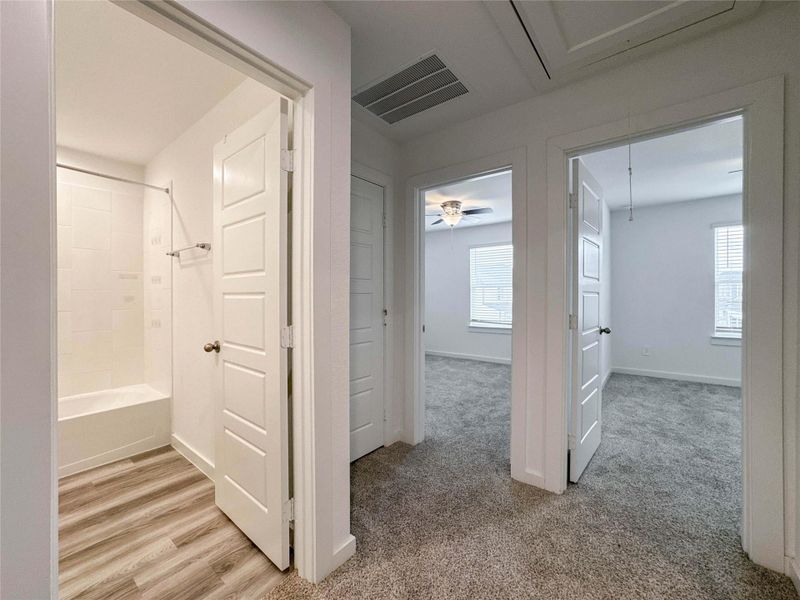 Spacious, unfurnished interior of a new home in , Houston (Image 31).