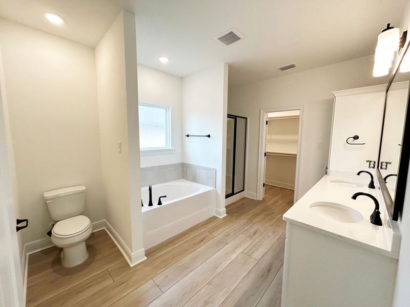 Furnished interior view inside a new home in Houston Place, Crestview (Image 10).