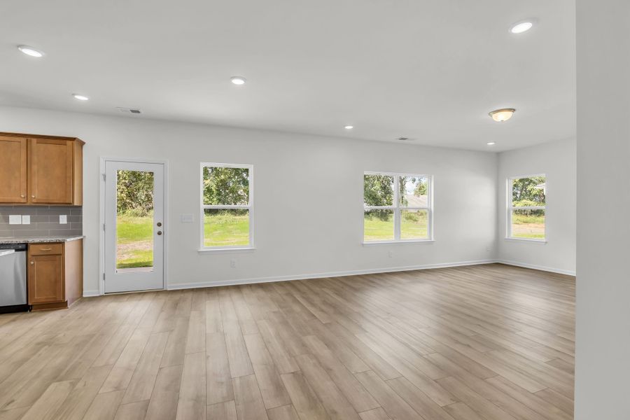 Huge living area with tons of natural lighting! Huge living area with tons of natural lighting!