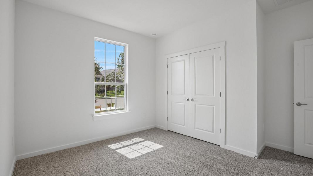 Spacious, unfurnished interior of a new home in Rosenbusch Ranch, Leander (Image 14).