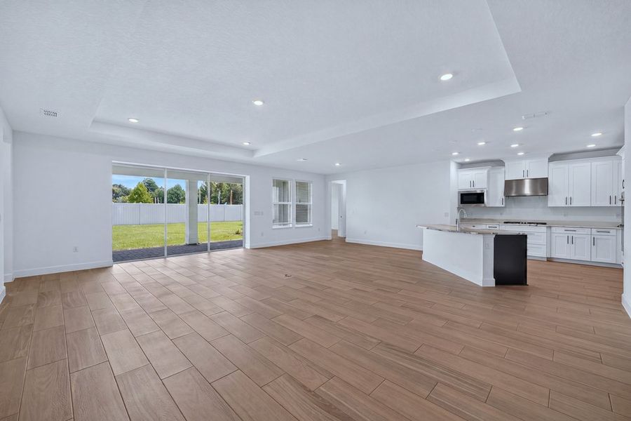 Spacious, unfurnished interior of a new home in Headwaters at Lofton Creek, Yulee (Image 15).