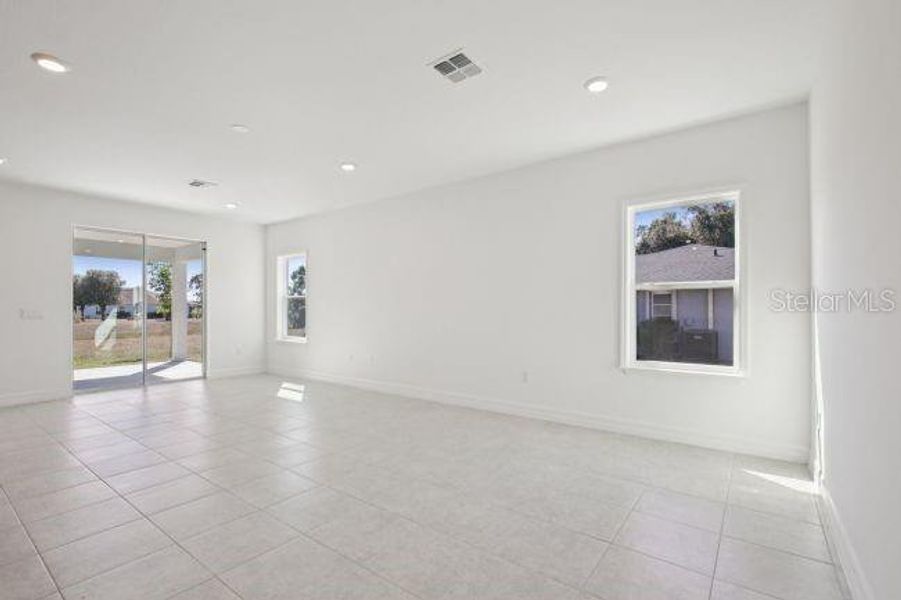 Spacious, unfurnished interior of a new home in , Punta Gorda (Image 16).