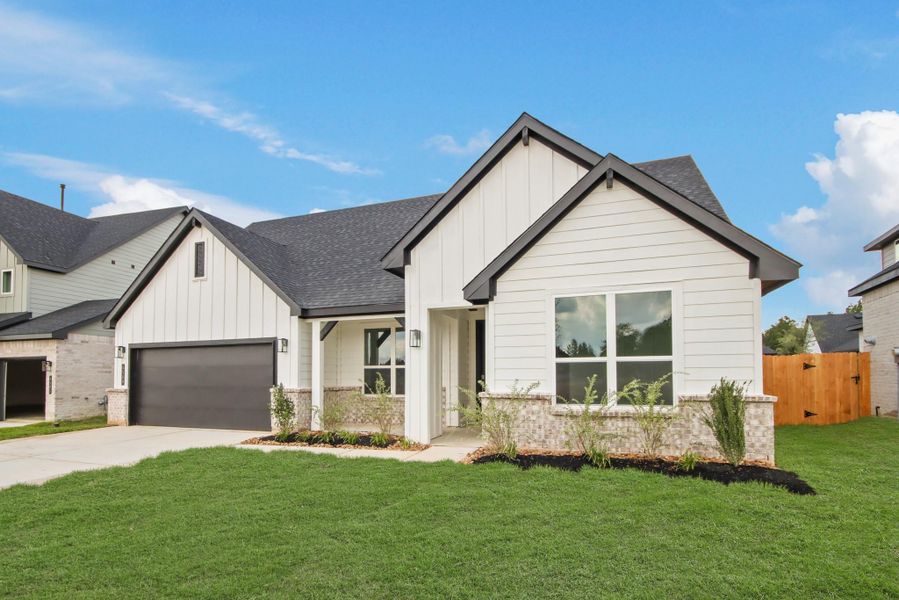 Front exterior of a new home in Silverthorne, Conroe, TX, highlighting curb appeal (Image 8). Front exterior of a new home in Silverthorne, Conroe, TX, highlighting curb appeal (Image 8).