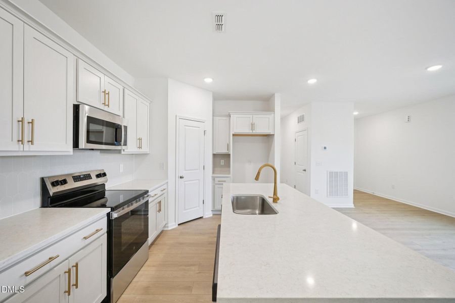 17-web-or-mls-Salers Loop-S0601-017