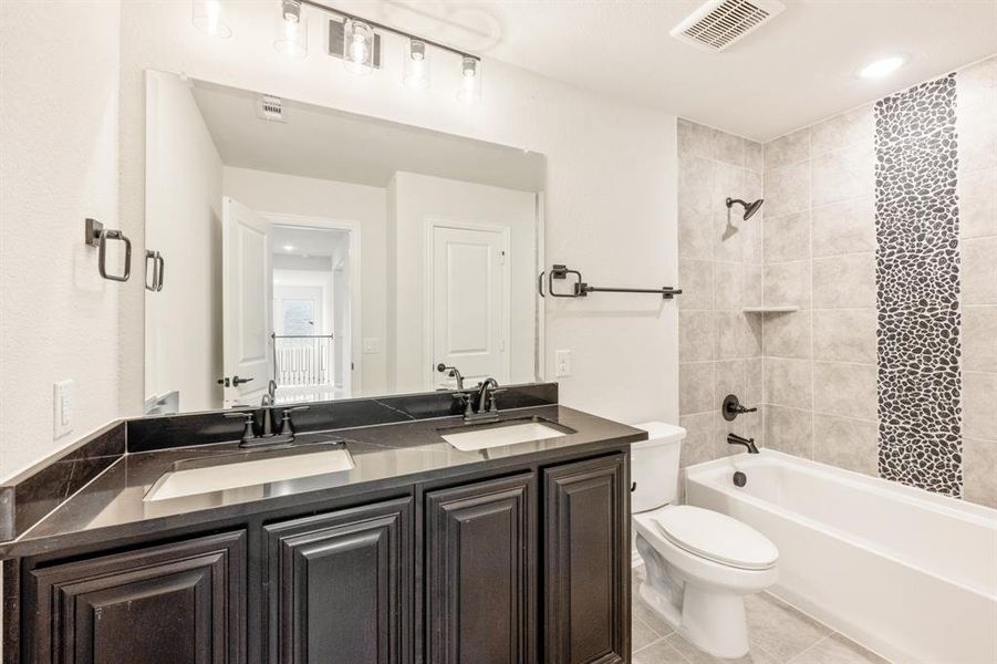Furnished interior view inside a new home in Hampton Park, Glenn Heights (Image 8).