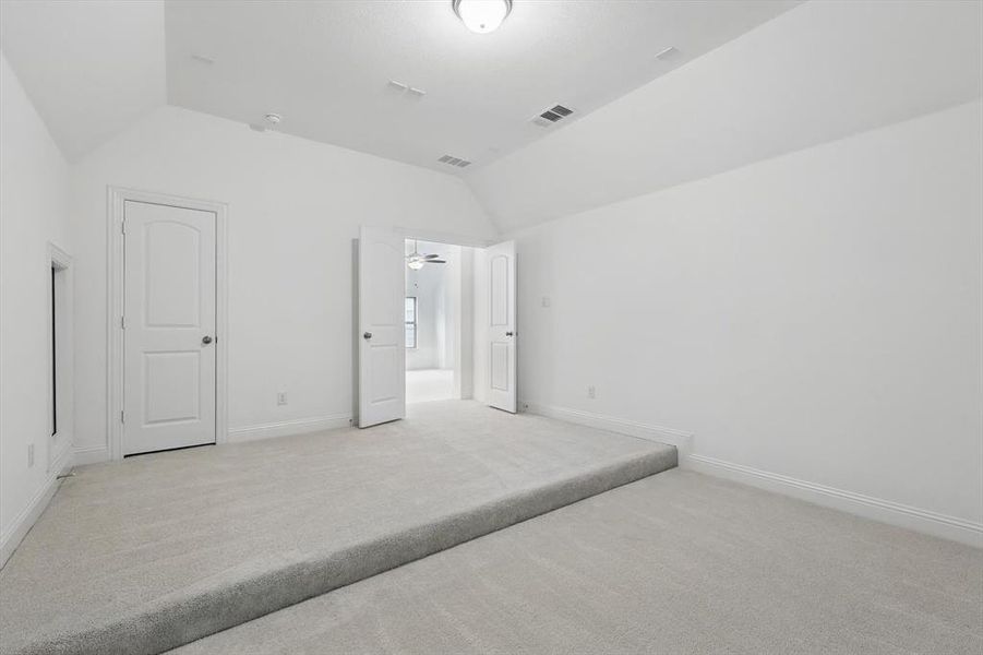 Spacious, unfurnished interior of a new home in , Northlake (Image 29).