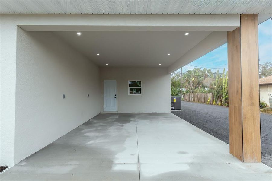Exterior details and patio area of a home in , Sebring (Image 47).