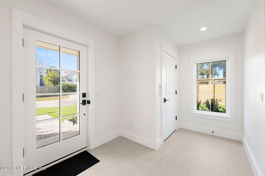 Spacious, unfurnished interior of a new home in , Jacksonville Beach (Image 22).