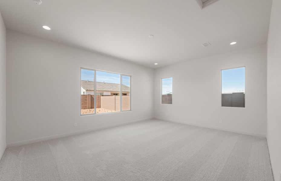 Spacious, unfurnished interior of a new home in Artisan at Asante, Surprise (Image 18).