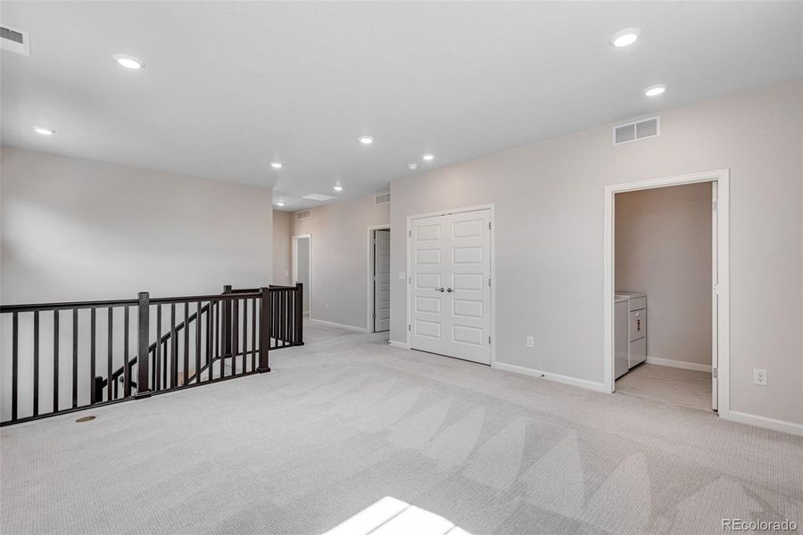 Spacious, unfurnished interior of a new home in Crescendo at The Aurora Highlands, Aurora (Image 15).