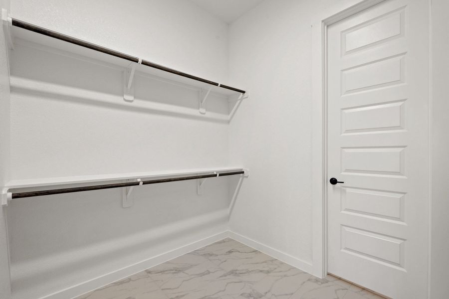 Spacious, unfurnished interior of a new home in Lariat, Liberty Hill (Image 39).