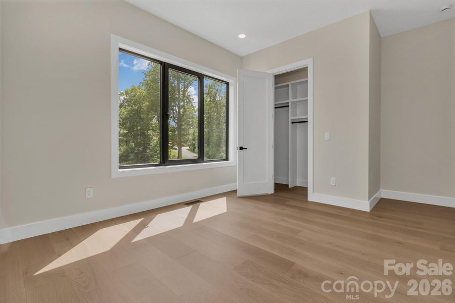 Spacious, unfurnished interior of a new home in , Fairview (Image 36).