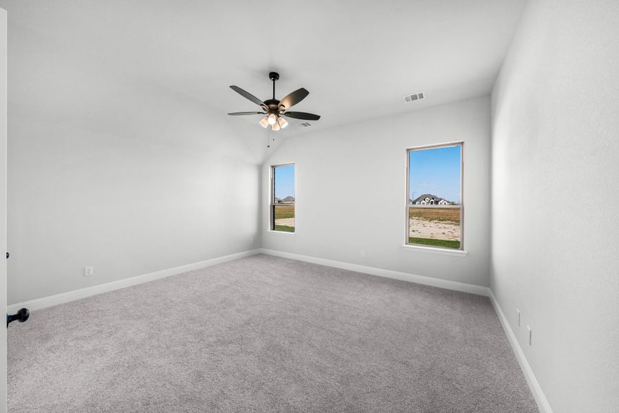 Spacious, unfurnished interior of a new home in Creekview Farms, Greenville (Image 30).
