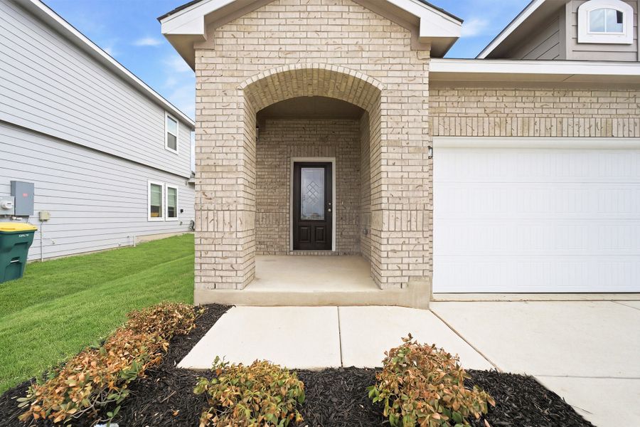 Exterior details and patio area of a home in Notting Hill, Converse (Image 3).