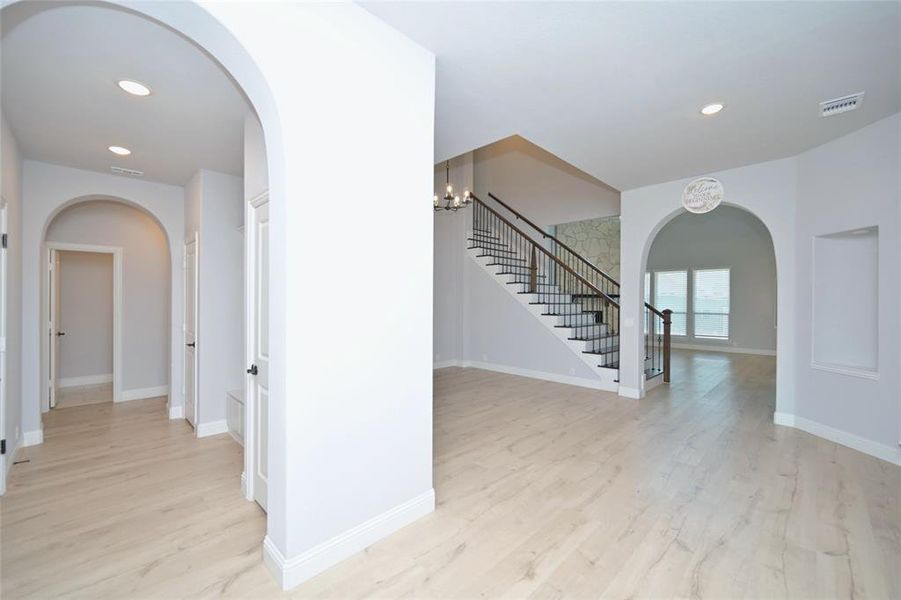 Spacious, unfurnished interior of a new home in Coyote Crossing, Godley (Image 28).