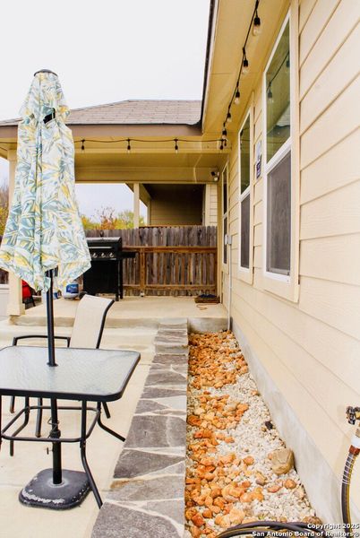 Exterior details and patio area of a home in Solana Ridge, San Antonio (Image 4).