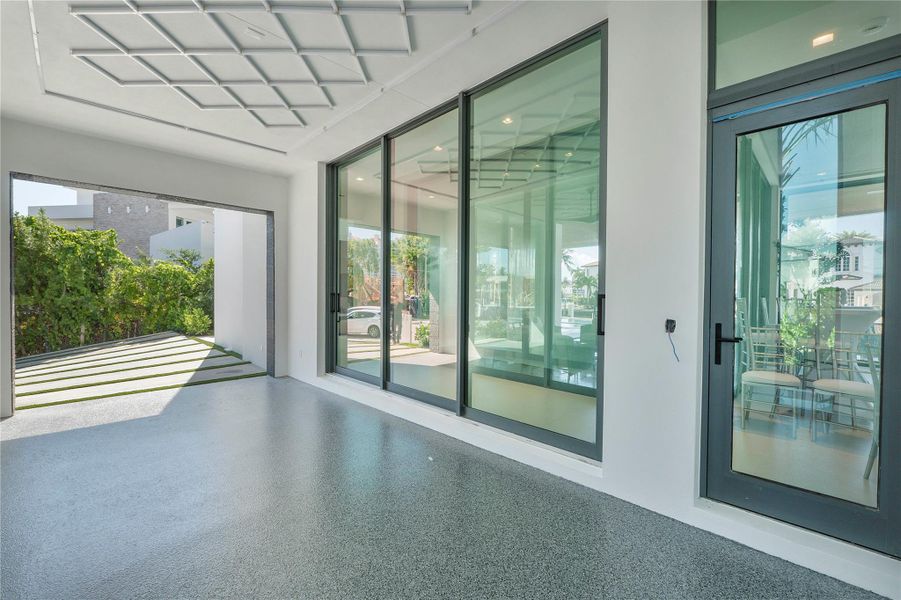 Exterior details and patio area of a home in , Fort Lauderdale (Image 3).