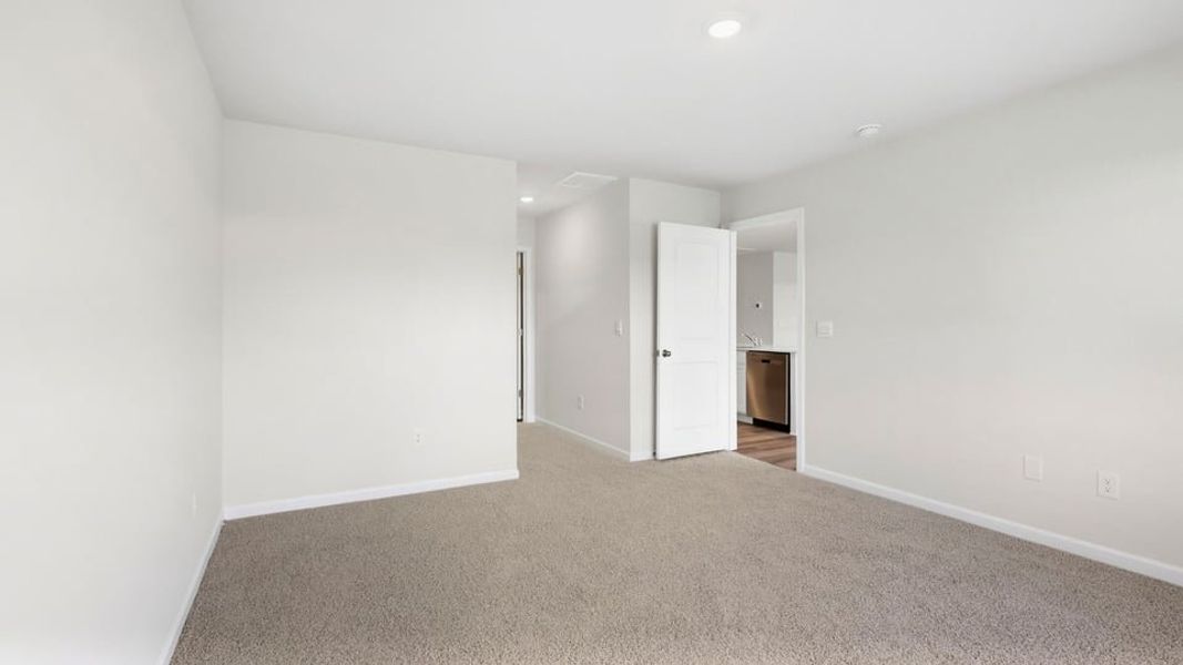 Spacious, unfurnished interior of a new home in Cascade Point, Seneca (Image 30).