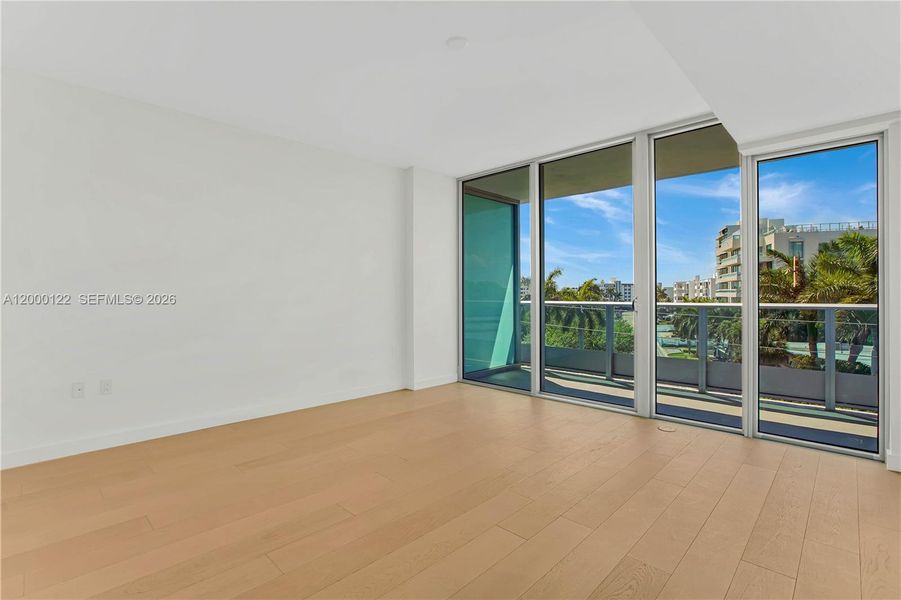 Spacious, unfurnished interior of a new home in , Miami Beach (Image 66).