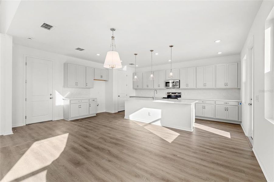 Spacious, unfurnished interior of a new home in , Kissimmee (Image 16).
