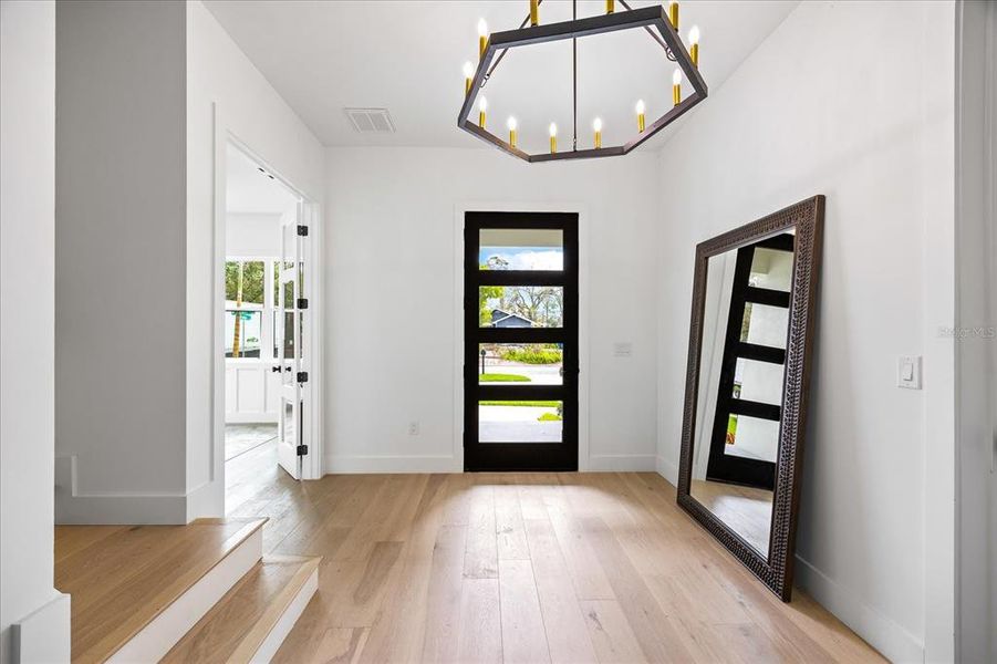 Spacious, unfurnished interior of a new home in , Tampa (Image 23).