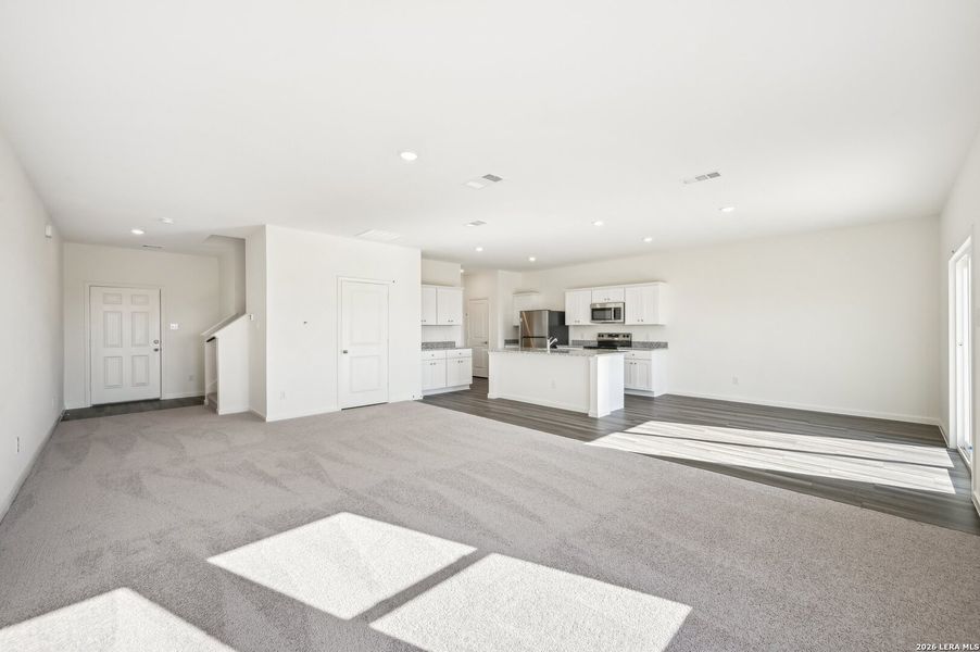 Spacious, unfurnished interior of a new home in Roosevelt Heights, San Antonio (Image 16).