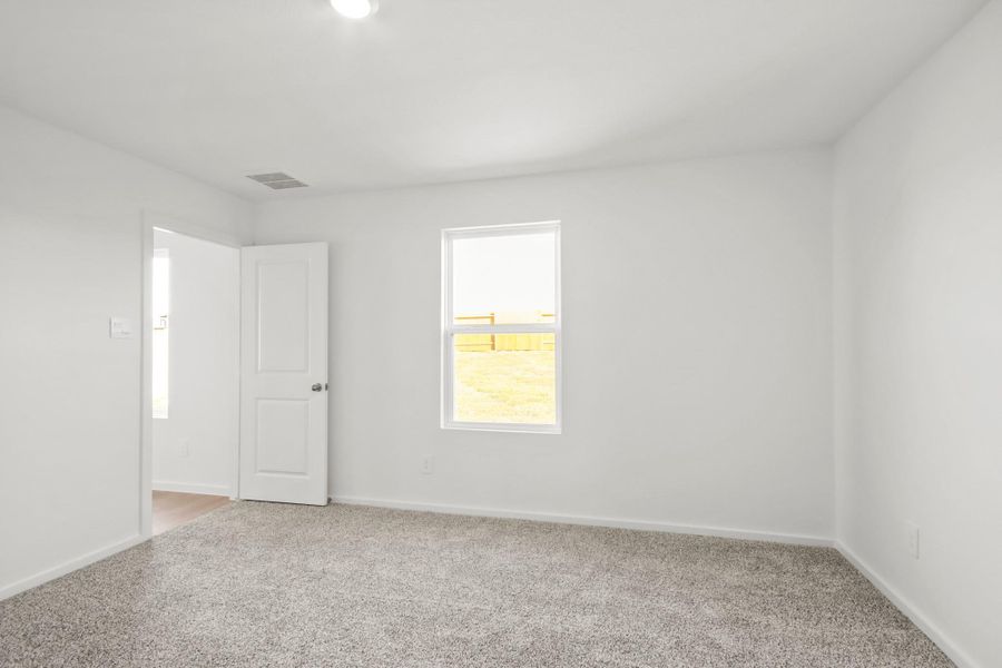 Spacious, unfurnished interior of a new home in Lexington Heights, Willis (Image 12).