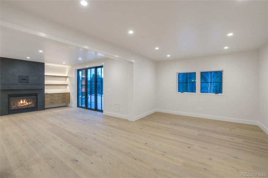 Spacious, unfurnished interior of a new home in , Keystone (Image 33).