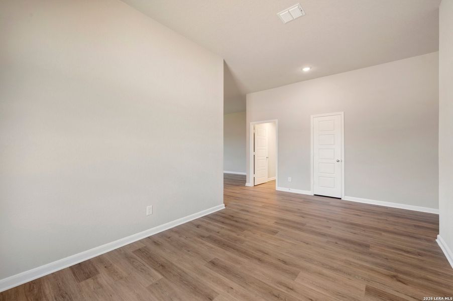 Spacious, unfurnished interior of a new home in Legacy Hills, San Antonio (Image 19).