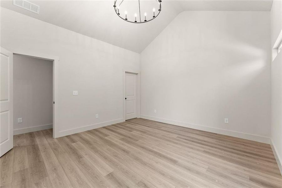 Spacious, unfurnished interior of a new home in , Gainesville (Image 40).