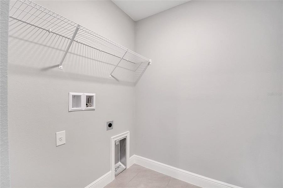 Spacious, unfurnished interior of a new home in , Kissimmee (Image 16).