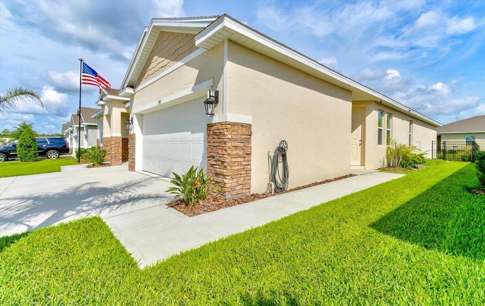 Exterior details and patio area of a home in Archers Mill, Ormond Beach (Image 27).
