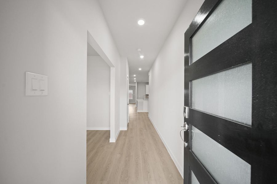 Spacious, unfurnished interior of a new home in Sunterra, Katy (Image 11).