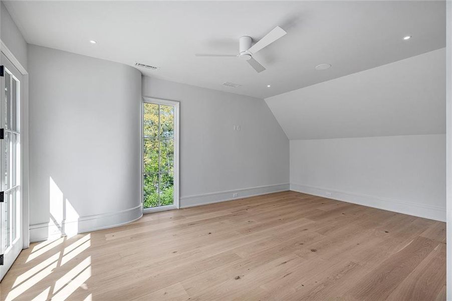 Spacious, unfurnished interior of a new home in , Atlanta (Image 17).