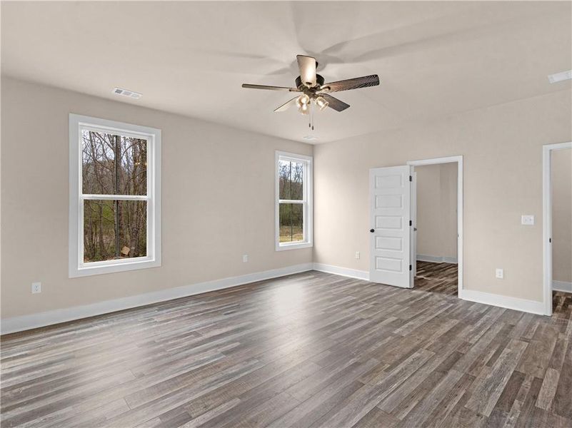 Spacious, unfurnished interior of a new home in , Mansfield (Image 18).