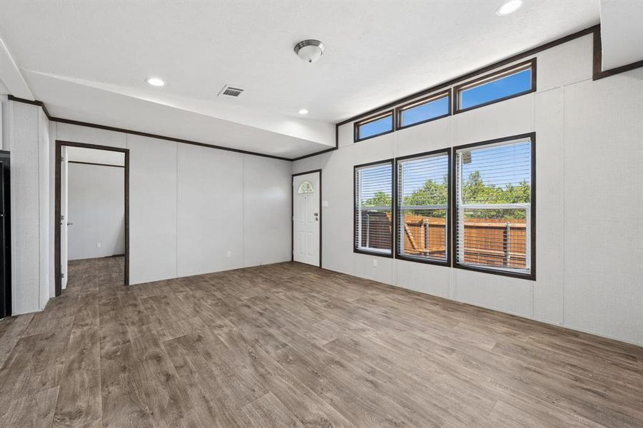 Spacious, unfurnished interior of a new home in , Granbury (Image 19).