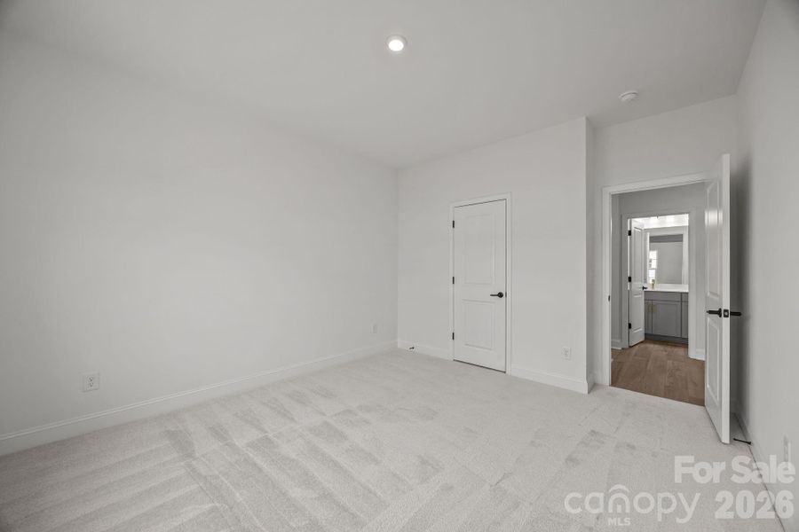 Spacious, unfurnished interior of a new home in The River District Townhomes, Charlotte (Image 19).
