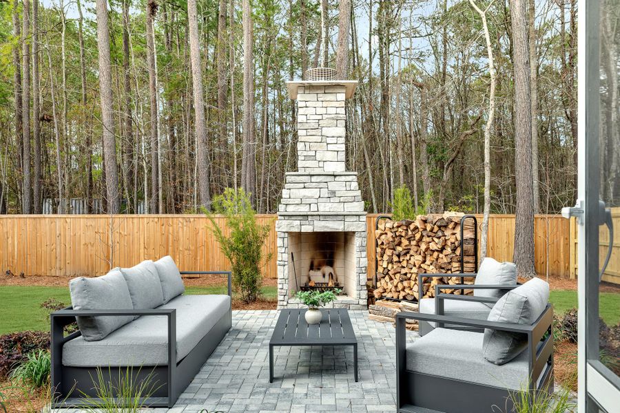 Exterior details and patio area of a home in Creek Pointe, Moncks Corner (Image 4).