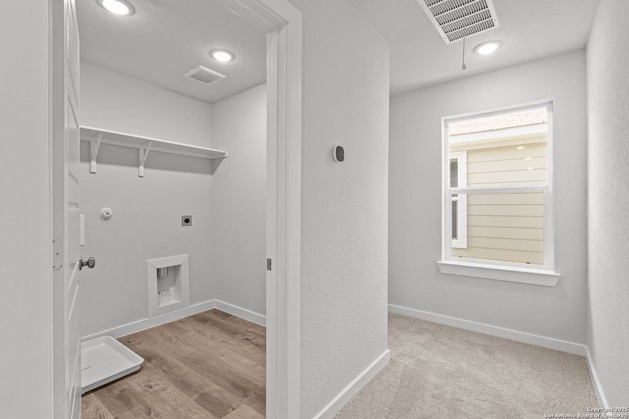 Spacious, unfurnished interior of a new home in Senna, Leon Valley (Image 14).