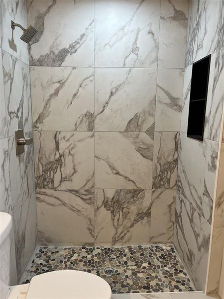 Close-up of interior finishes inside a home in , Ocklawaha (Image 8).