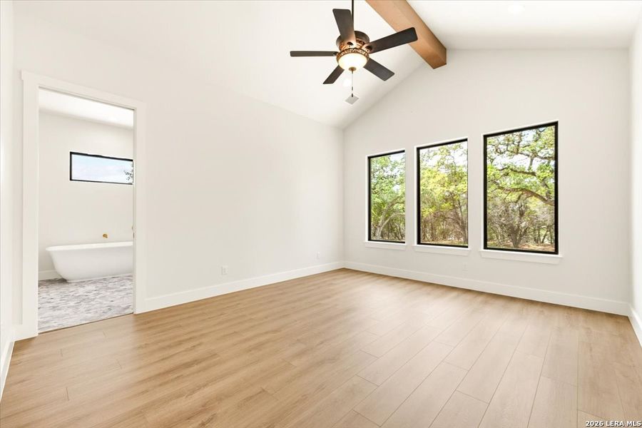 Spacious, unfurnished interior of a new home in , Canyon Lake (Image 33).