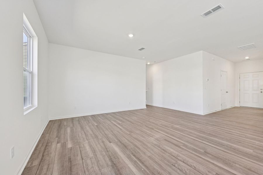 Spacious, unfurnished interior of a new home in Vida Mar, League City (Image 22). Spacious, unfurnished interior of a new home in Vida Mar, League City (Image 22).