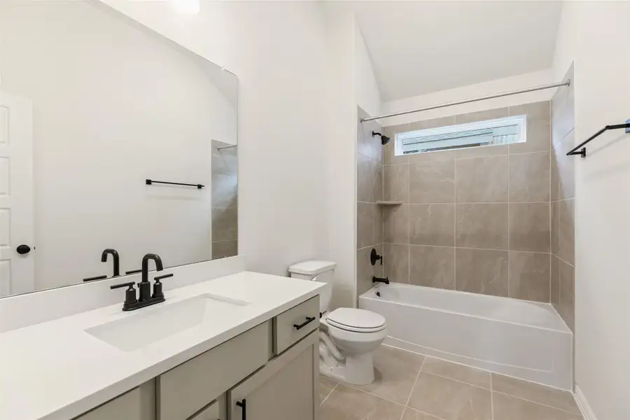 Furnished interior view inside a new home in Creekhaven, Iowa Colony (Image 6).