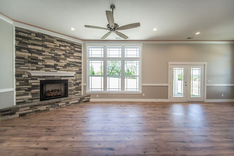 Representative unfurnished interior of a home built from the Beaumont Elite by Enchanted Homes in Pointe Summit, Slater-Marietta (Image 41).