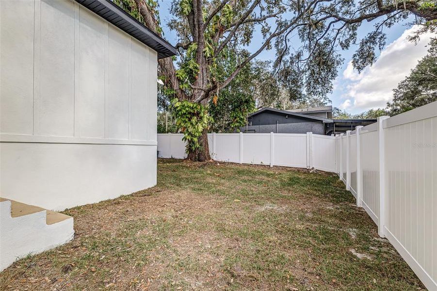 Exterior details and patio area of a home in , Tampa (Image 3).