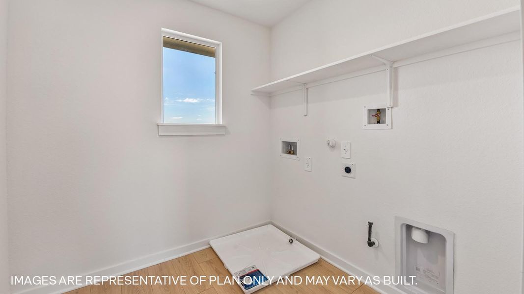 Spacious, unfurnished interior of a new home in Frontier, Mustang Ridge (Image 18).